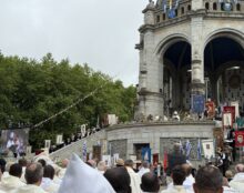 “Ne profanez pas la France avec vos lois qui saccagent tout, qui détruisent la vie”