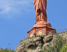 La statue de Notre-Dame de France et la statue de la Liberté à New York