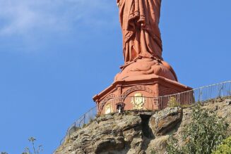 La statue de Notre-Dame de France et la statue de la Liberté à New York