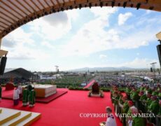 “Restons unis à Jésus, restons dans son amitié, toujours, en la cultivant par la prière, l’adoration, la communion eucharistique, la confession fréquente, la charité généreuse”