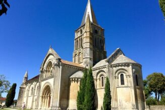 Saintonge : à peine rénovée, une église vandalisée
