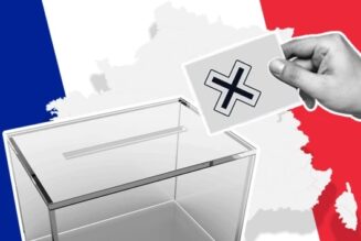Le paradoxe français : être majoritairement de droite et craindre de le dire (Réflexion sur le « coming-out » politique dans une société de soupçon)