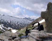 Pyrénées : une croix détruite à coups de masse