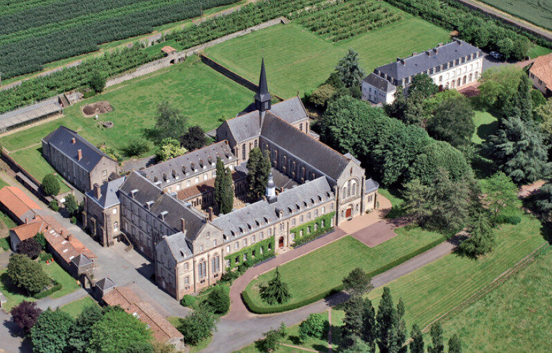 Les bénédictins du Barroux reprennent l’abbaye de Bellefontaine (49)