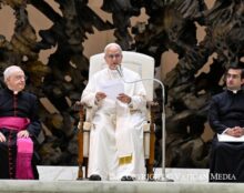 La prolifération de drogues synthétiques n’est pas seulement un crime des trafiquants de drogue, mais une réalité liée à la production de médicaments