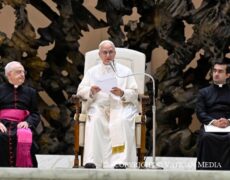 La prolifération de drogues synthétiques n’est pas seulement un crime des trafiquants de drogue, mais une réalité liée à la production de médicaments