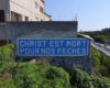L’inscription “Christ est mort pour nos pêchés” au bord de l’A7 à Marseille vandalisée