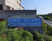 L’inscription “Christ est mort pour nos péchés” au bord de l’A7 à Marseille vandalisée