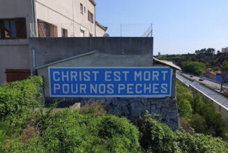 L’inscription “Christ est mort pour nos pêchés” au bord de l’A7 à Marseille vandalisée