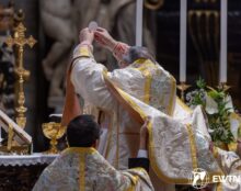 Que, grâce à Summorum Pontificum, toute l’Église en vienne à comprendre et à aimer toujours davantage le grand don de la liturgie sacrée