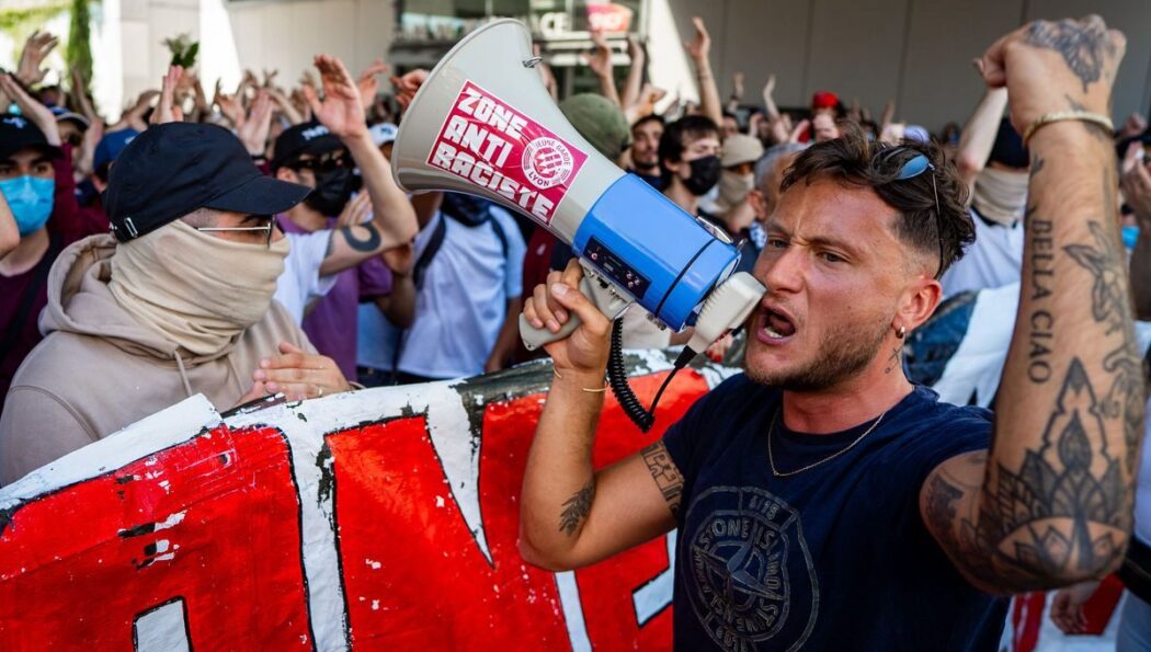 Un cadre de LFI dénonce la violence du député antifa Raphael Arnault