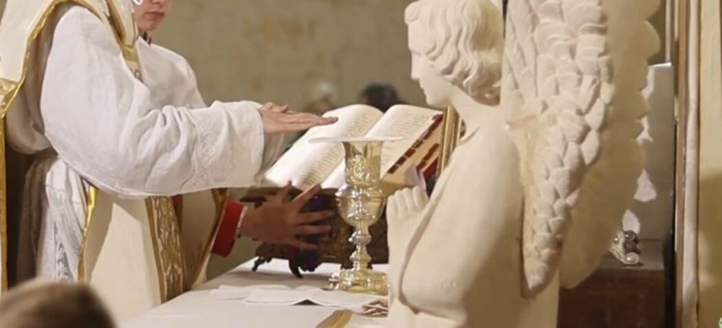 [Vidéo] La communion des saints pendant le Canon de la messe