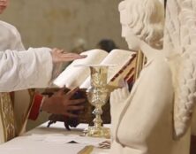 [Vidéo] La communion des saints pendant le Canon de la messe
