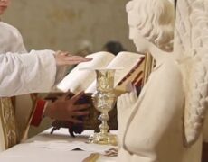 [Vidéo] La communion des saints pendant le Canon de la messe
