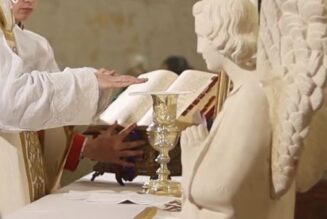 [Vidéo] La communion des saints pendant le Canon de la messe