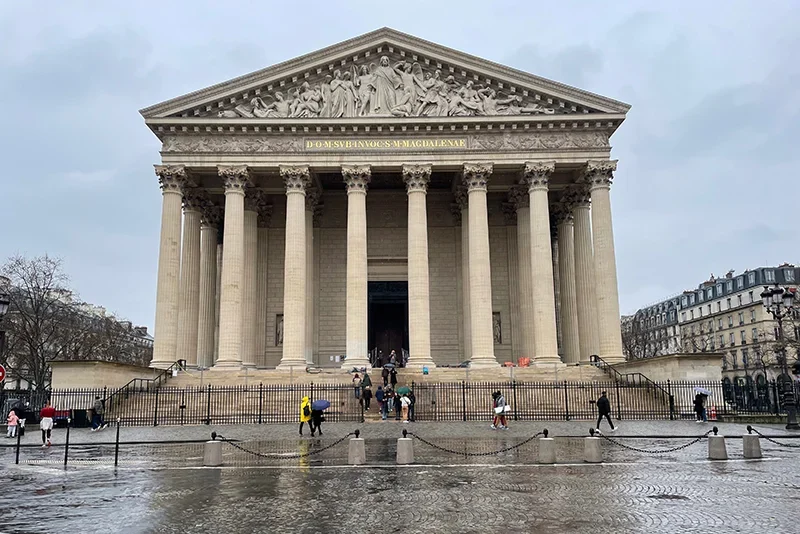 Un sacristain agressé devant l’église de La Madeleine à Paris