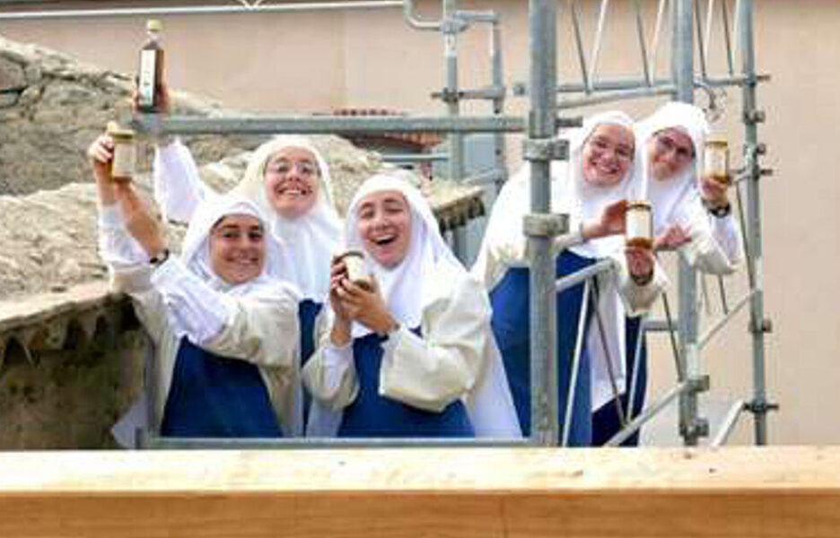 Chanoinesses d’Azille : 2500 produits à vendre pour rénover une toiture