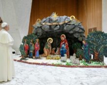 Le pape se réjouit de la crèche pro-vie qui « représente une vie préservée de l’avortement »
