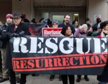 Dix-sept militants pro-vie arrêtés devant un centre Planned Parenthood