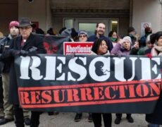 Dix-sept militants pro-vie arrêtés devant un centre Planned Parenthood