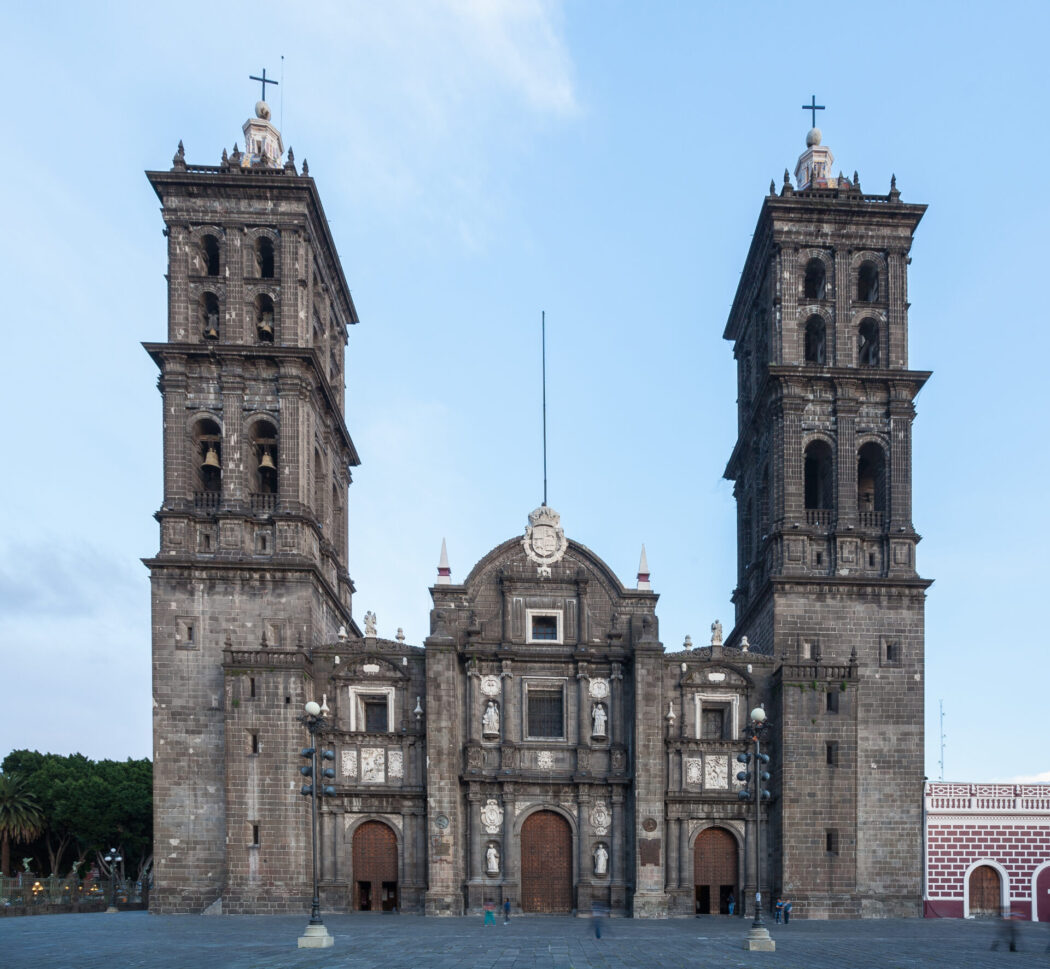 Tentative d’incendie criminel contre la cathédrale de Puebla au Mexique