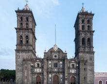 Tentative d’incendie criminel contre la cathédrale de Puebla au Mexique