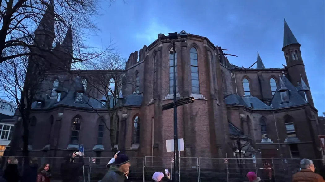 Amsterdam : un incendie ravage la première église dédiée au Sacré-Cœur