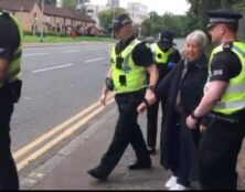 Une grand-mère écossaise arrêtée pour avoir proposé de discuter avec des femmes envisageant l’avortement