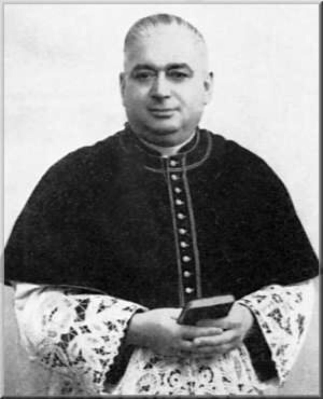 Le chanoine Roussel contre “L’Eglise des pauvres”