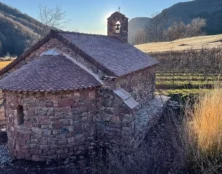 Des villageois reconstruisent leur église