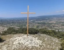 La croix les rend hystériques