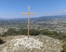 La croix les rend hystériques