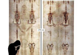 Reproduction du Saint-Suaire en taille réelle – Une méditation forte pour le carême !