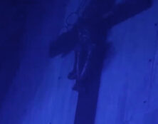 Un concert de musique techno dans une église à l’Alpes d’Huez