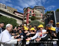 “Portez l’Évangile dans vos choix professionnels, dans votre engagement social et politique”