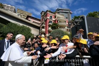 “Portez l’Évangile dans vos choix professionnels, dans votre engagement social et politique”