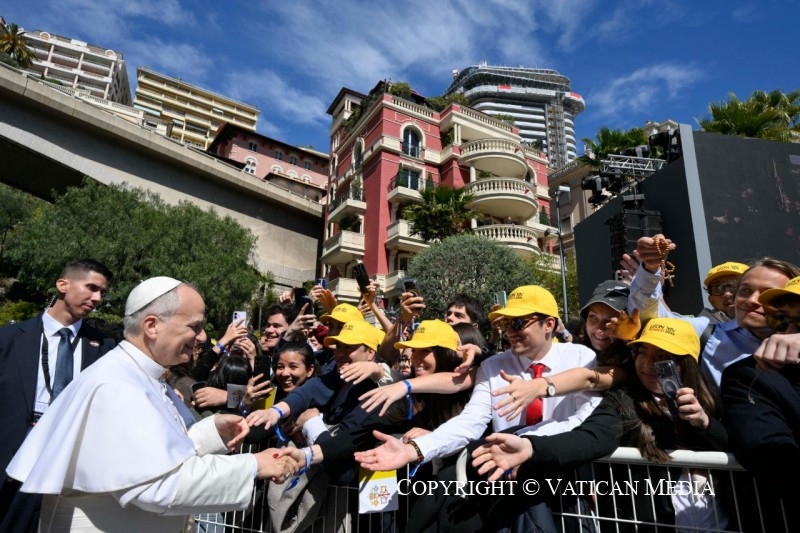 “Portez l’Évangile dans vos choix professionnels, dans votre engagement social et politique”
