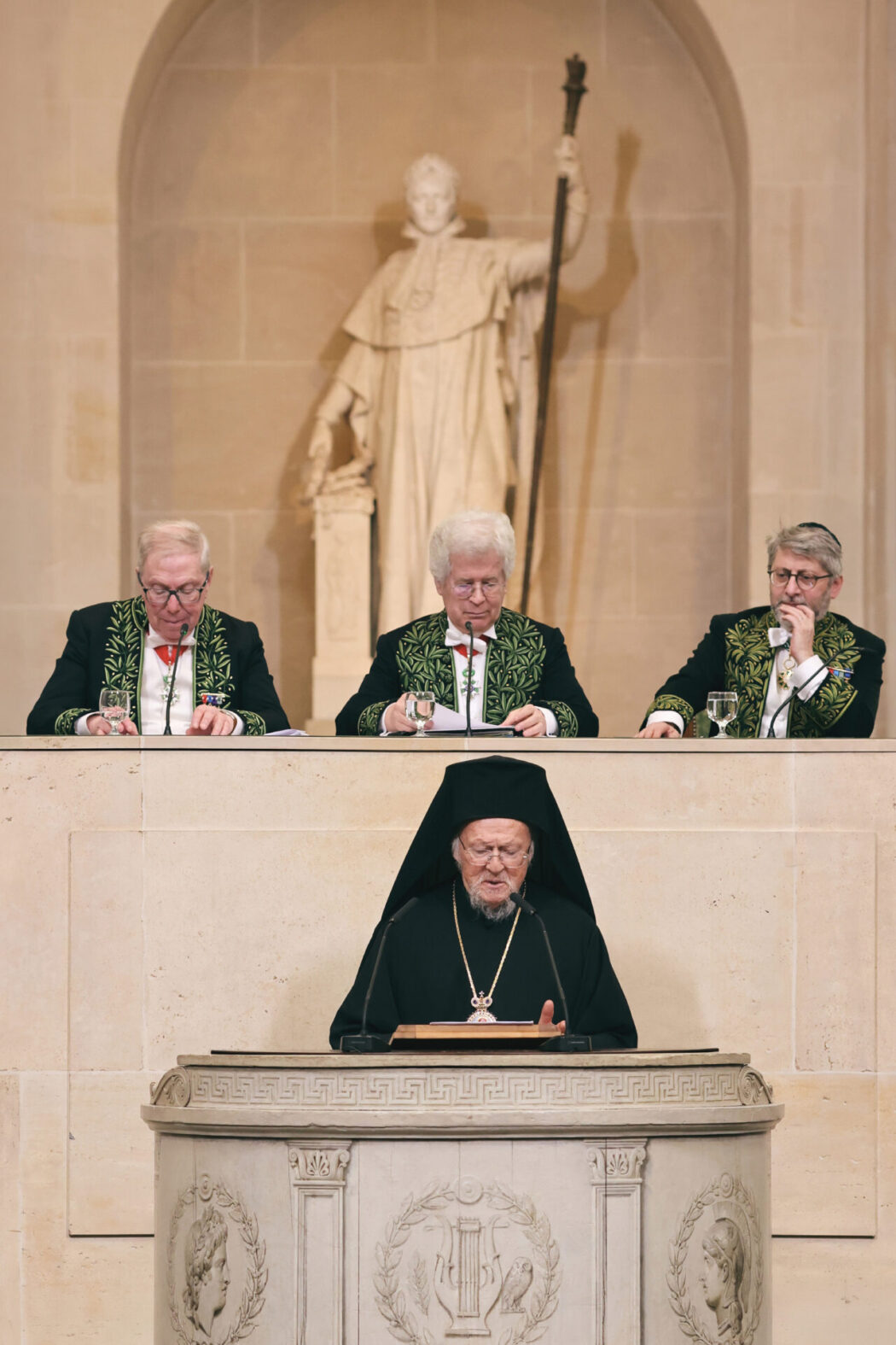 “Benoît XVI estimait que la crise actuelle de nos sociétés n’est pas d’abord une crise morale, mais une crise de la vérité”