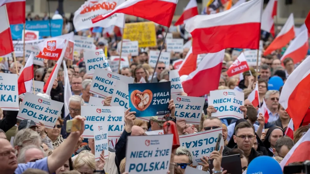 Alors que l’Occident vacille et que l’Est sombre dans le chaos, la Pologne a l’opportunité de guider l’Europe les plans politique, moral et spirituel