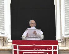 La foi a besoin d’être nourrie et soutenue. C’est pourquoi, le “huitième jour”, c’est-à-dire chaque dimanche, l’Église nous invite à célébrer l’Eucharistie