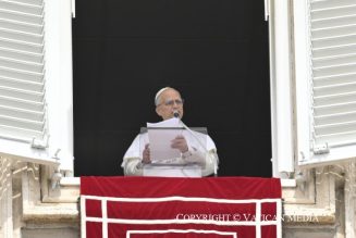 La foi a besoin d’être nourrie et soutenue. C’est pourquoi, le “huitième jour”, c’est-à-dire chaque dimanche, l’Église nous invite à célébrer l’Eucharistie