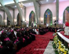“L’Église tient en haute estime l’institution familiale”