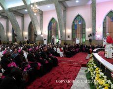 “L’Église tient en haute estime l’institution familiale”
