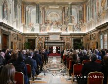 “Être chrétien en politique ne signifie pas afficher ouvertement sa foi ; cela signifie plutôt laisser l’Évangile guider les décisions à prendre, même celles qui ne suscitent pas facilement l’adhésion”