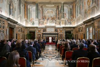 “Être chrétien en politique ne signifie pas afficher ouvertement sa foi ; cela signifie plutôt laisser l’Évangile guider les décisions à prendre, même celles qui ne suscitent pas facilement l’adhésion”