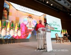 “J’exhorte donc ceux d’entre vous qui détiennent l’autorité dans ce pays à promouvoir une société civile vivante, dynamique et libre”