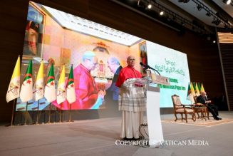 “J’exhorte donc ceux d’entre vous qui détiennent l’autorité dans ce pays à promouvoir une société civile vivante, dynamique et libre”