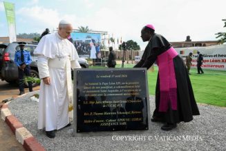 Face à cette tendance – compréhensible – à vouloir émigrer, je vous invite avant tout à répondre par un désir ardent de servir votre pays