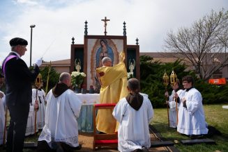 Nebraska : procession eucharistique devant le centre Planned Parenthood à Lincoln