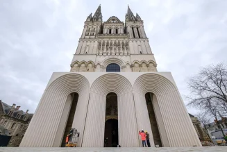 Nouveau portail de la cathédrale d’Angers : “comment voulez-vous demander à un architecte de renom de s’effacer devant le monument ?”